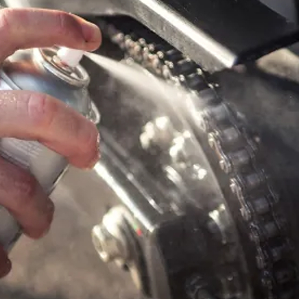 O motor por trás da pulverização: latas de aerossol de alto desempenho para lubrificantes de corrente.